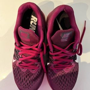 Ladies Burgundy Nike Running Shoes, 6 1-2